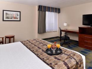 Western Heritage Ontario Hotel