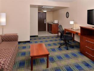 Western Heritage Ontario Hotel