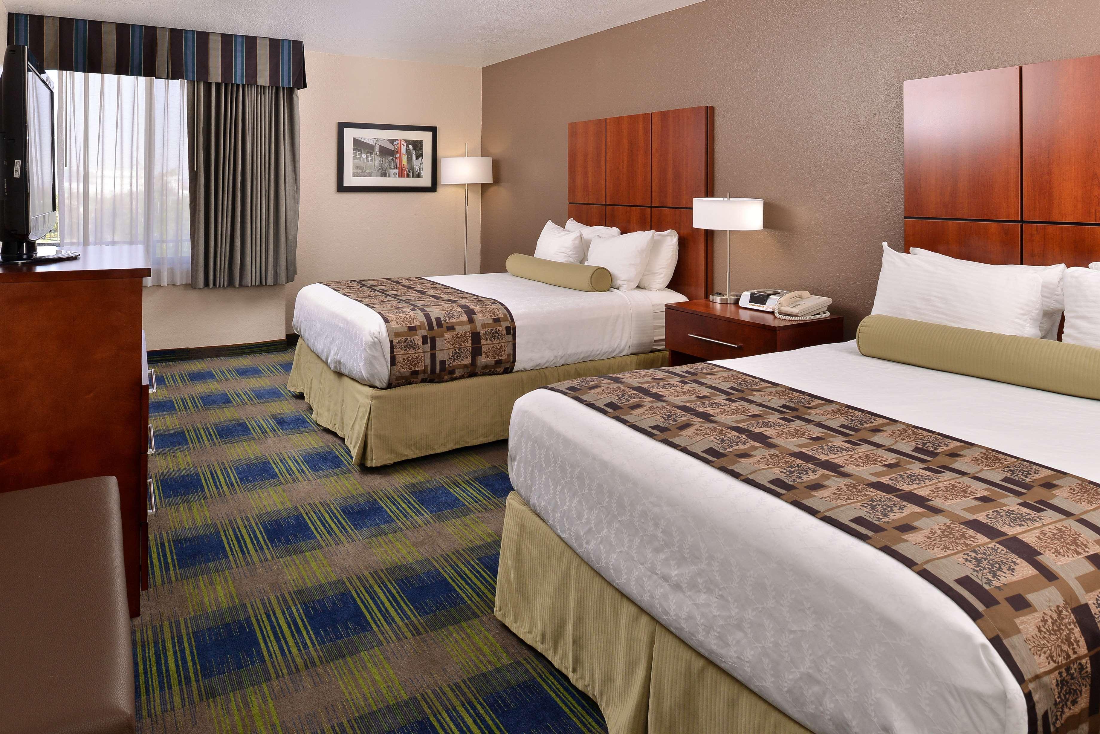 Western Heritage Ontario Hotel