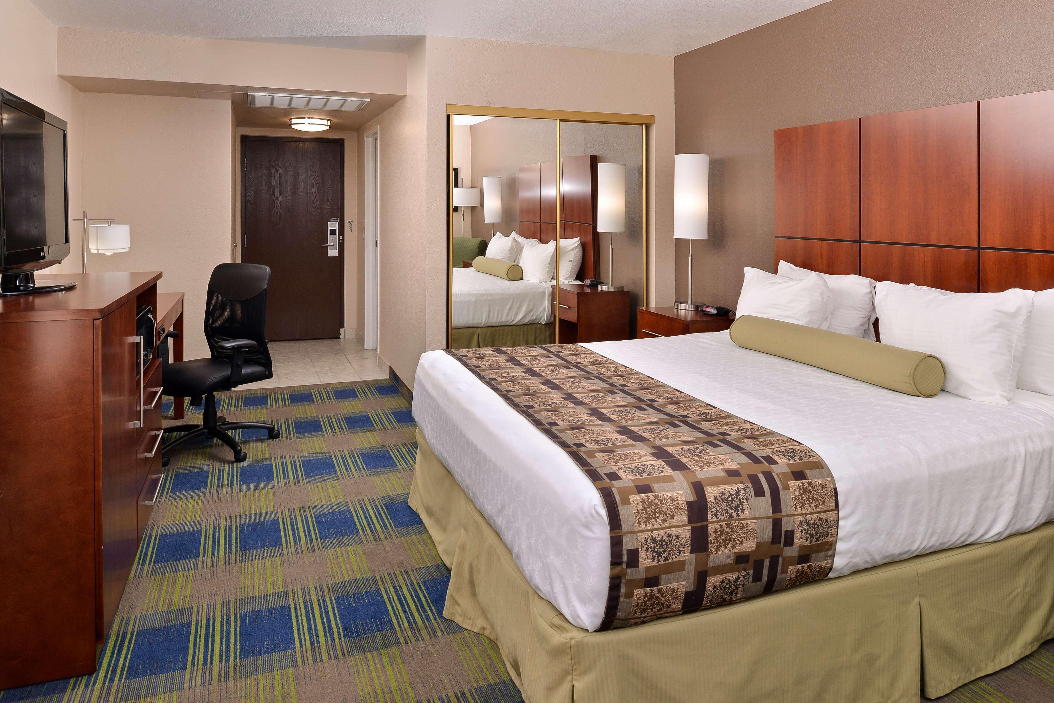 Western Heritage Ontario Hotel 3*