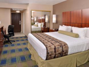 Western Heritage Ontario Hotel