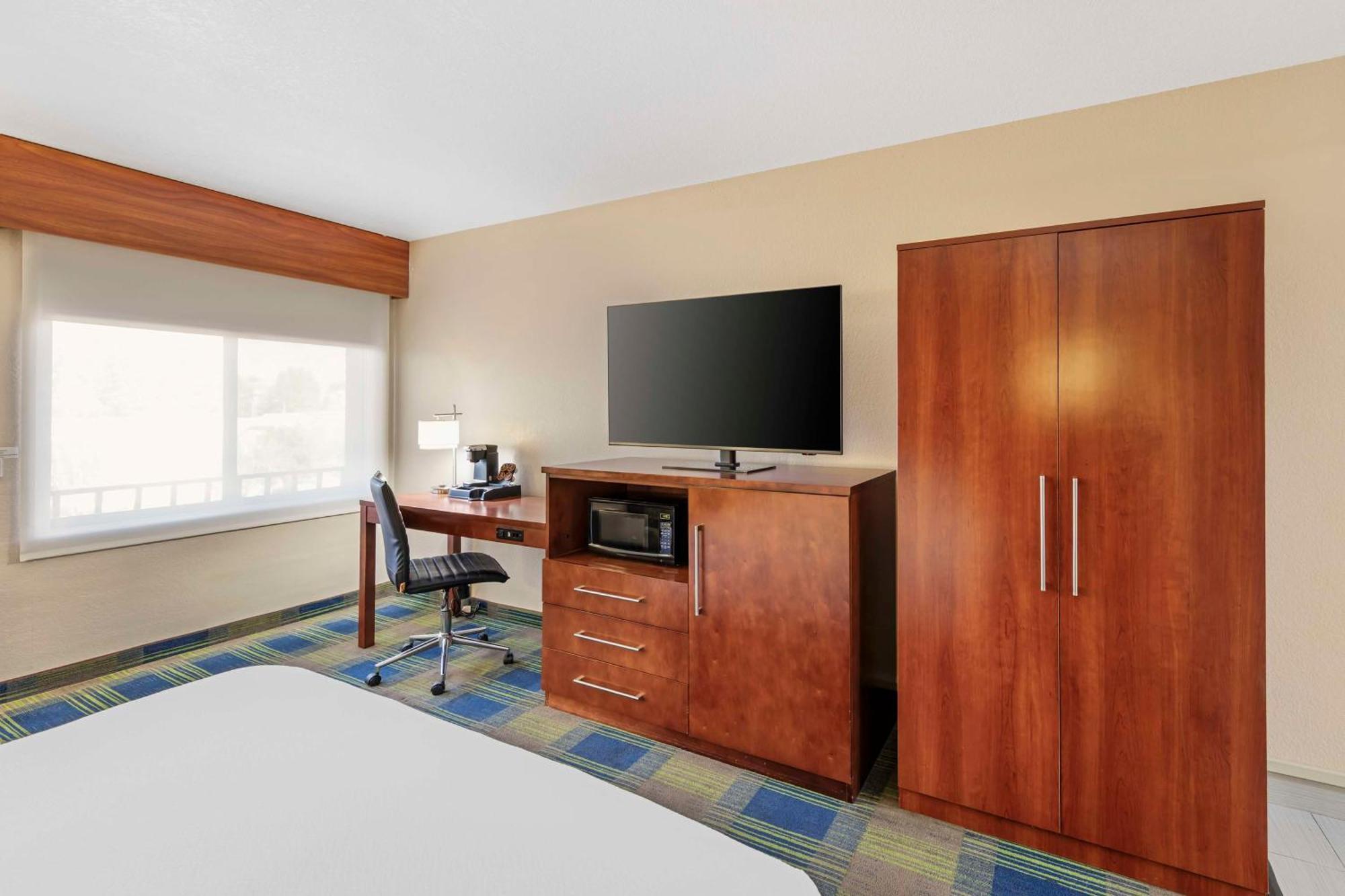 Western Heritage Ontario Hotel
