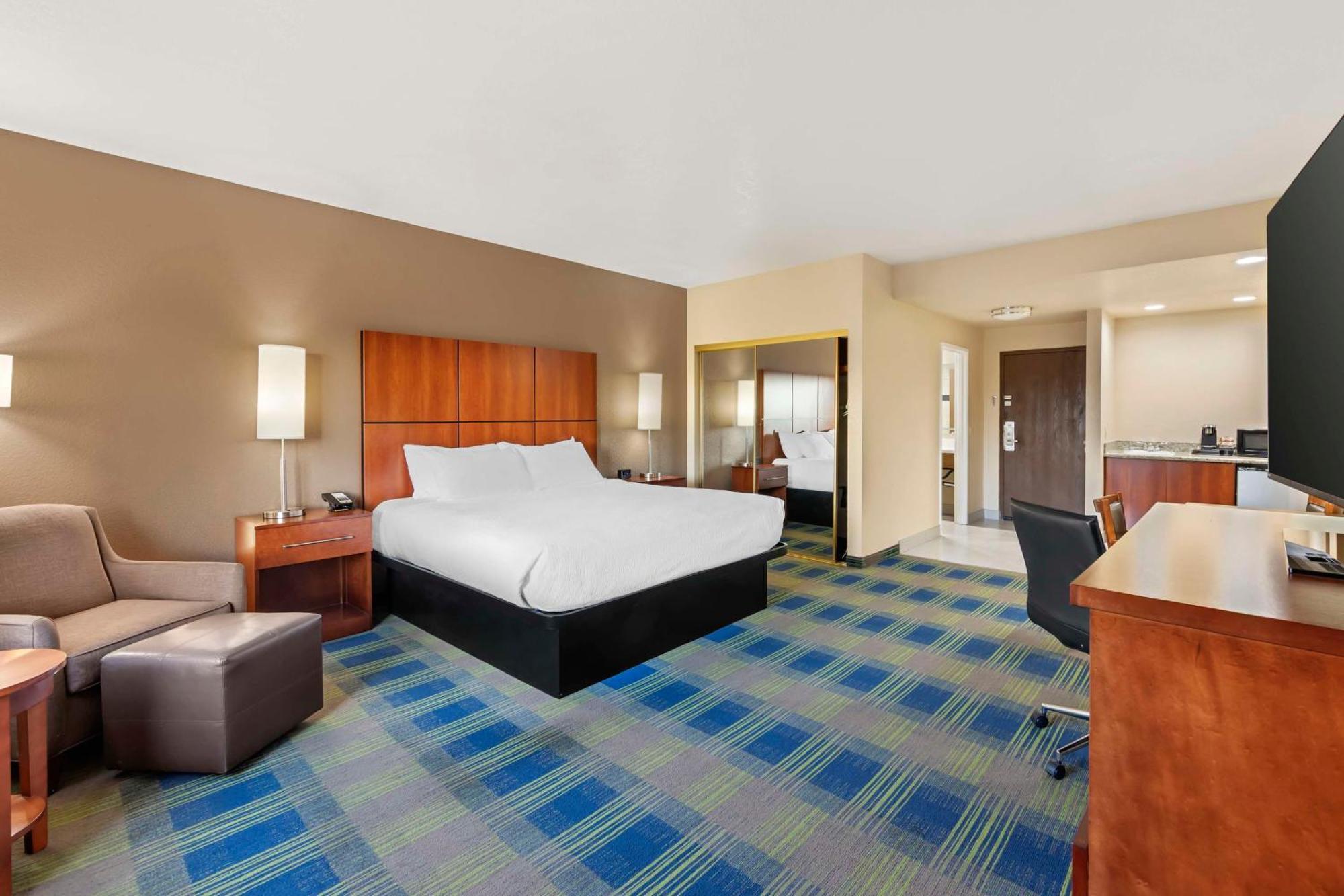 Western Heritage Ontario Hotel 3*