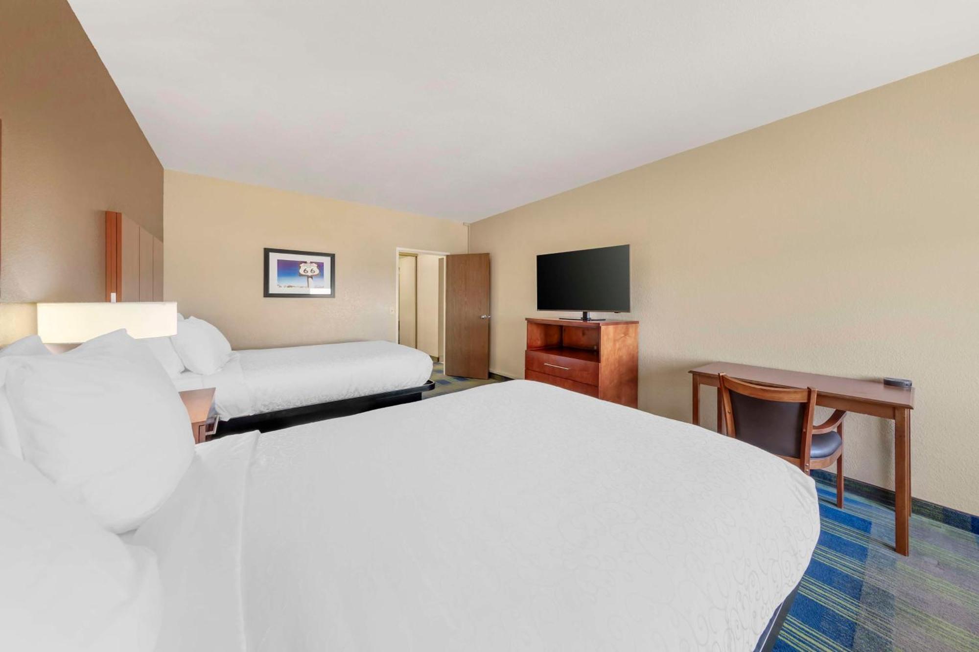 Western Heritage Ontario Hotel