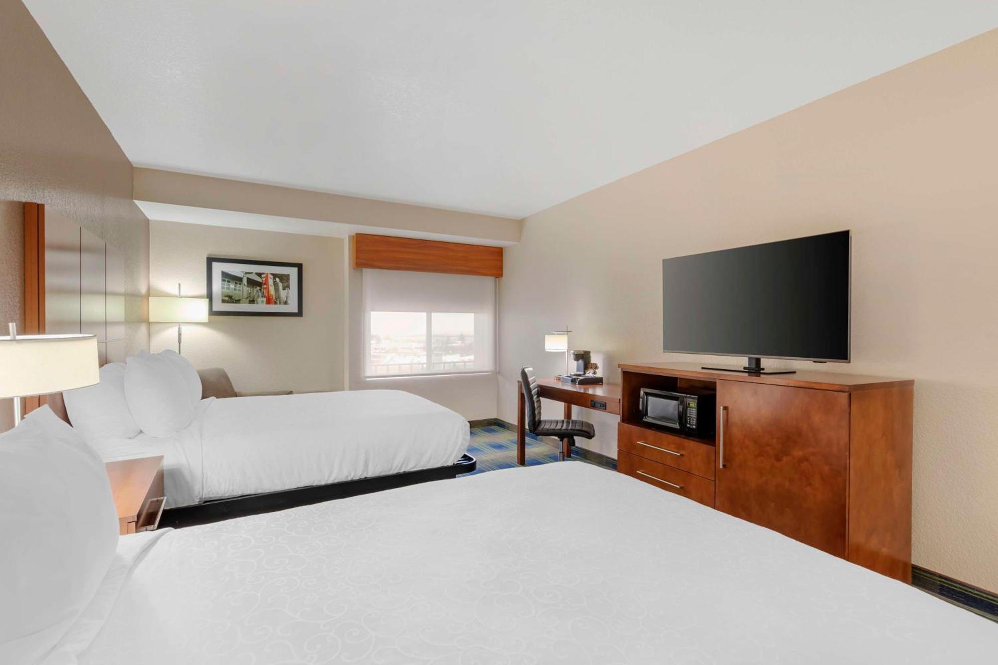 Western Heritage Ontario Hotel 3*